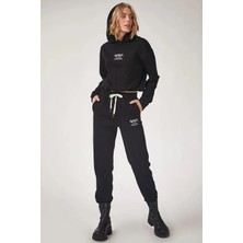 Hazelin Kadın Siyah Nasa Baskılı Kapüşonlu Polarlı Üstü Crop Içi Şardonlu Eşofman Takımı HZL23W-BD1553131