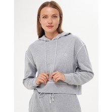 Qmari Gri Karyoka Dikişli Kadın Kapşonlu Sweatshirt | Yumuşacık Selanik | Nakışlı Beyaz Q Logo HOD5051