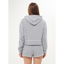 Qmari Gri Karyoka Dikişli Kadın Kapşonlu Sweatshirt | Yumuşacık Selanik | Nakışlı Beyaz Q Logo HOD5051