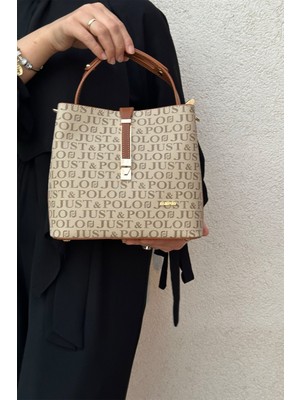 Just Polo Vizon Taba Baskı Desenli Kilit Detaylı 3 Gözlü El ve Omuz Çantası 22X20CM PBU4002