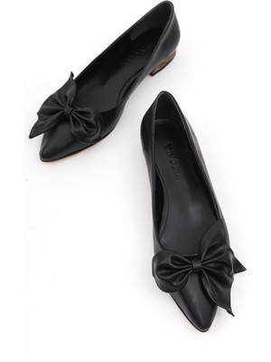 Divolya Amara Siyah Fiyonklu Kısa Topuklu (1,5 Cm) Sivri Burun Günlük Babet