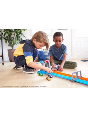 Hot Wheels Çift Çemberli Depar Pist Seti 5-10 Yaş Arası Çocuklar İçin Taşınabilir Yarış Seti