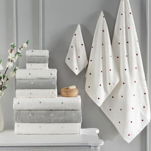 Nazik Home Amore Kalp Nakışlı Banyo Havlusu (90 x 150 Cm)