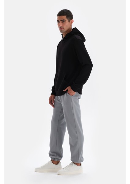 Siyah Kapüşonlu Uzun Kollu Sweatshırt