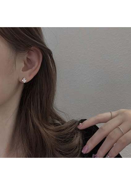 Gümüş Kare Saplama Küpeler, Premium Küpeler, Şık ve Çok Yönlü (Yurt Dışından) modelleri