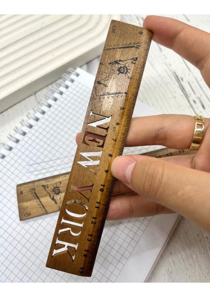 New York Desenli Vintage Ahşap Cetvel / Yer Imi