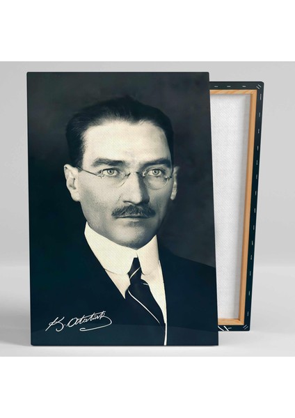 Mustafa Kemal Atatürk Gözlüklü Karizma Kanvas Tablo