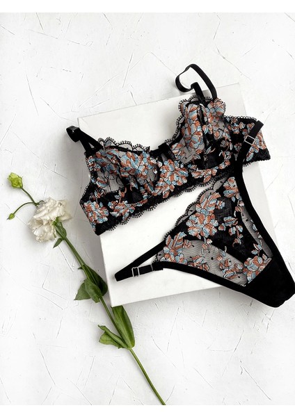 Çiçek Işlemeli Sütyen Takım