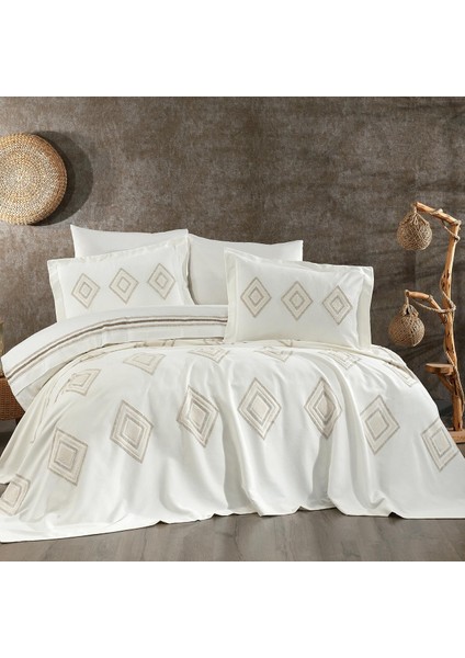 Marcia Karo Nakışlı Çift Kişilik Nevresim + Pike 7 Parça Set