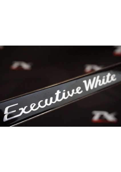 Toyota Land Cruiser Executive White 3m Silikon Kaplama Bagaj Logo fiyatları