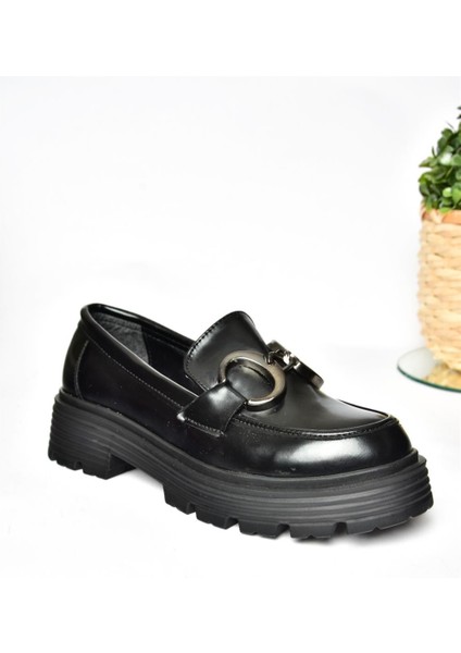 R996090008 Siyah Rugan Kalın Tabanlı Günlük Ayakkabı modelleri
