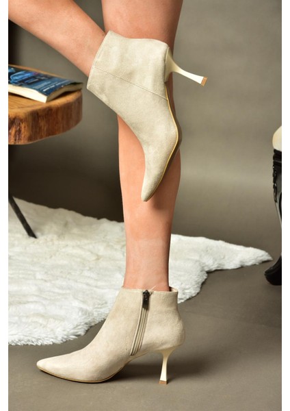 N282102102 Bej Süet Ince Topuklu Sivri Burun Kadın Bot
