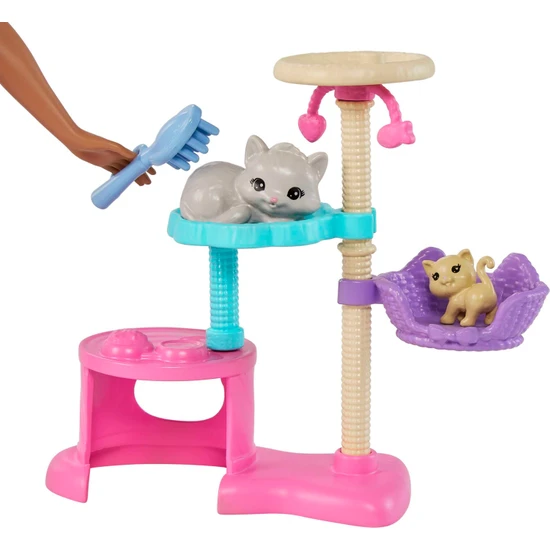 Barbie ve Yavru Kedileri Oyun Seti, Barbie, 1 Kedi, 4 Yavru Kedi, Kedi Ağacı ve Aksesuarlarıyla, 3 Yaş ve Üzeri Hhb70