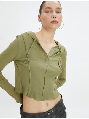 Koton Kapüşonlu Crop Tişört Önü Yarım Çıtçıt Kapamalı Uzun Kollu Pamuklu