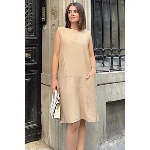 New Laviva Bej Kolsuz Yakası Yırtmaçlı, Gizli Çift Cepli, A Kesim Rahat Midi Elbise 