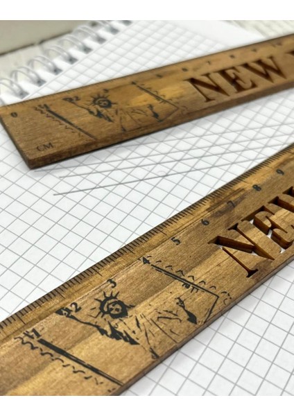 New York Desenli Vintage Ahşap Cetvel / Yer Imi fiyatları