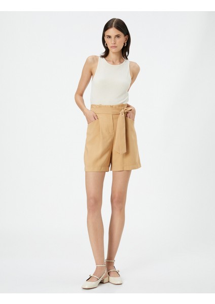 İpeksi Dokulu Şort Kemerli Cepli