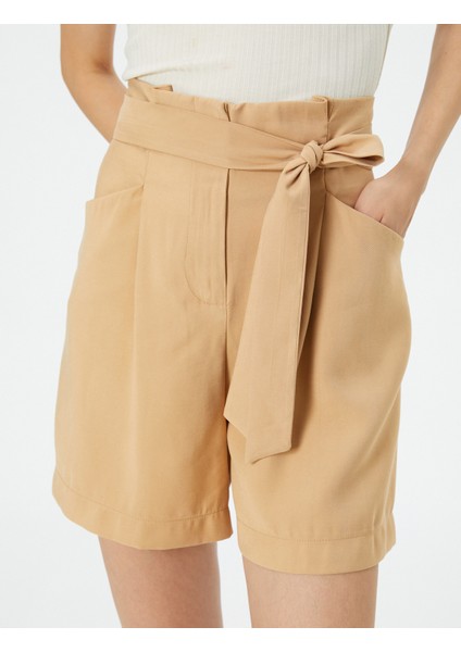 İpeksi Dokulu Şort Kemerli Cepli fiyatları