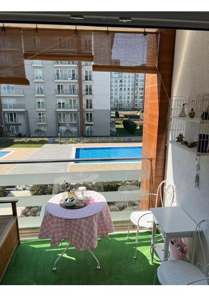 Yeşil Balkon Teras Halısı Kaymaz Taban Çim Görünümlü Halı Iç ve Dış Mekan Protokol Halısı