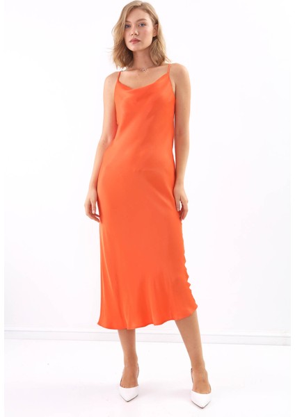 Askılı Degaje Yaka Uzun Elbise