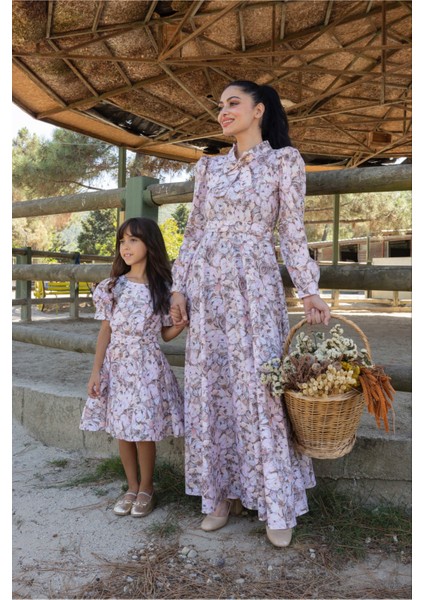 Tesettür Kahve Çiçekli Boyundan Bağlamalı Kloş Anne Kız Kombini (Tekli Satılmaktadır) modelleri