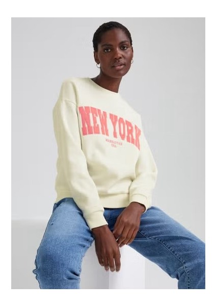 2525 Baskılı Kadın Krem Sweatshirt fırsatları