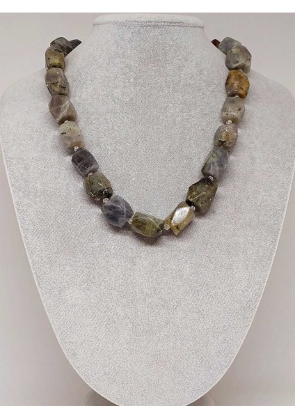 Labradorit Taşı Şekilli Kolye (39815)