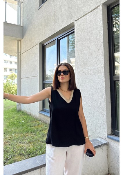 Siyah Hasır Detaylı V Yaka, Ithal Müslin Kumaş, Basic Kesim, Salaş Kolsuz Bluz & Atlet