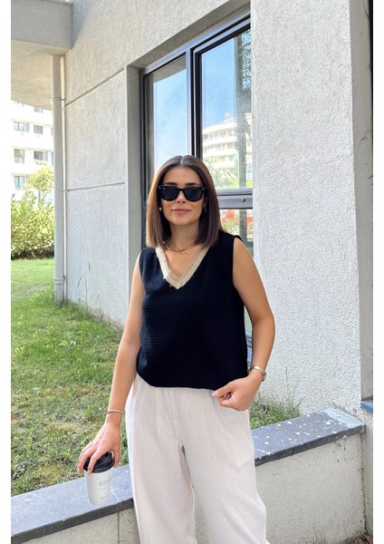 Siyah Hasır Detaylı V Yaka, Ithal Müslin Kumaş, Basic Kesim, Salaş Kolsuz Bluz & Atlet
