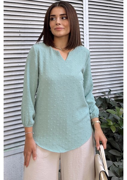 Mint Uzun Truvakar Kol, Öpücük Yaka, Ponponlu Kumaş Basic Kesim Bluz - Tesettüre Uygun
