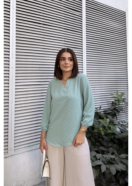 Mint Uzun Truvakar Kol, Öpücük Yaka, Ponponlu Kumaş Basic Kesim Bluz - Tesettüre Uygun