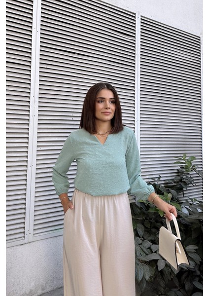 Mint Uzun Truvakar Kol, Öpücük Yaka, Ponponlu Kumaş Basic Kesim Bluz - Tesettüre Uygun