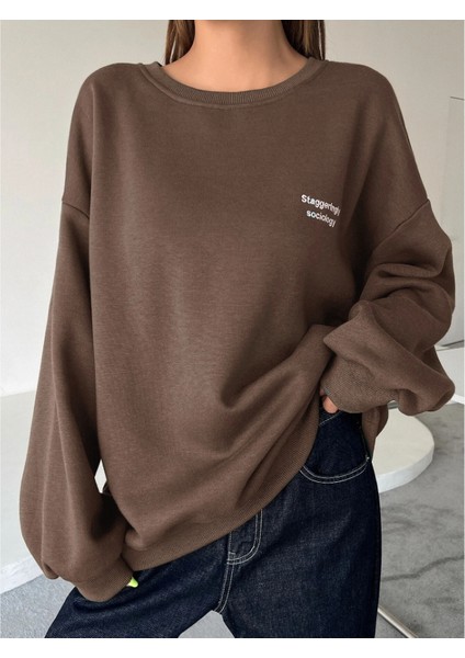 Kadın Staggertly Baskılı Bisiklet Yaka Sweatshirt modelleri