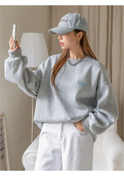 Kadın Staggertly Baskılı Bisiklet Yaka Sweatshirt modelleri