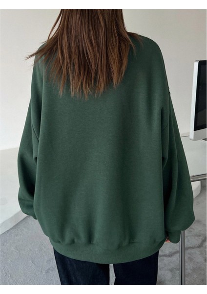 Kadın Staggertly Baskılı Bisiklet Yaka Sweatshirt fiyatları