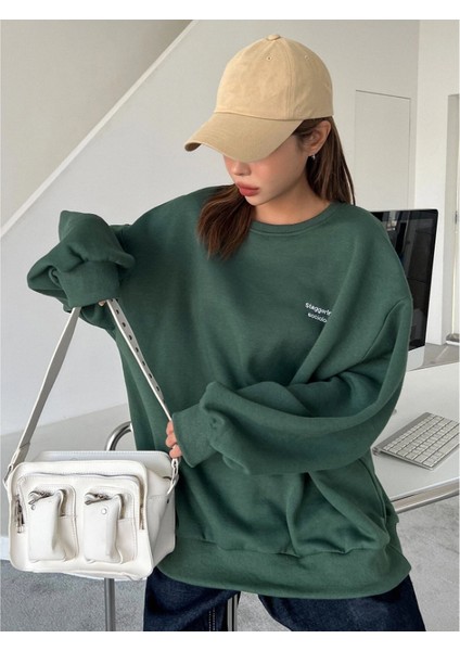 Kadın Staggertly Baskılı Bisiklet Yaka Sweatshirt modelleri