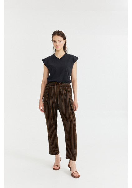 Siyah V Yaka Pamuklu T-Shırt modelleri