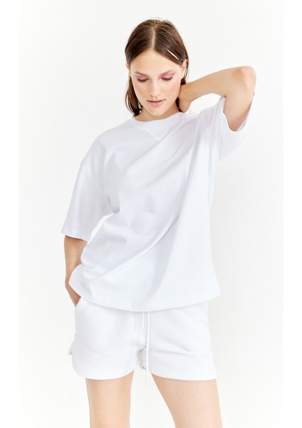 Beyaz Essentials Oversize T-Shırt K modelleri