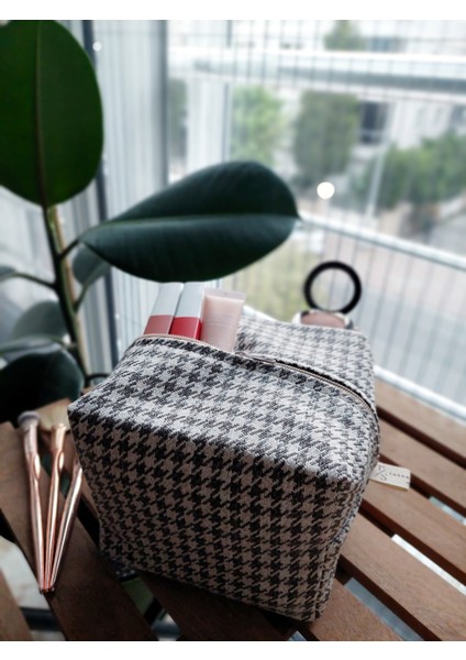 El Yapımı Makyaj Çantası - Fermuarlı Kozmetik Organizer - Seyahat Tipi Kılıf Bakım El Çantası - Açık Kahve fiyatları