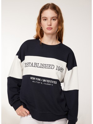 Aeropostale Bisiklet Yaka Nakışlı Lacivert Kadın Sweatshirt A3WL-SWT9