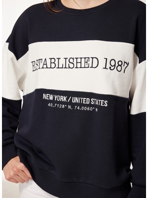 Aeropostale Bisiklet Yaka Nakışlı Lacivert Kadın Sweatshirt A3WL-SWT9