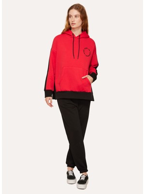 Caterpillar Kapüşon Yaka Baskılı Kırmızı Siyah Kadın Sweatshirt C3WL-SWT09