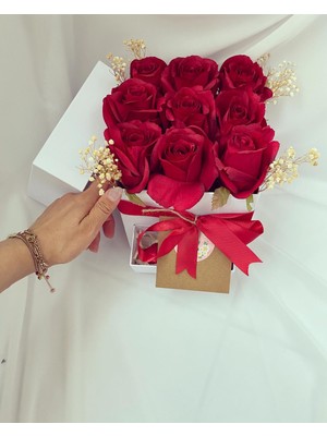 Z&B Flowers Sevgiliye hediye Kutuda Kırmızı Gül sevgiliye Hediye doğum Günü güller konsept Hediyelik kırmızı Güller Yapay Çiçek