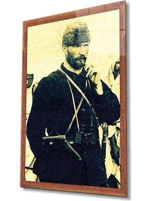 Kırmızı Ayı Atatürk Cam Tablo