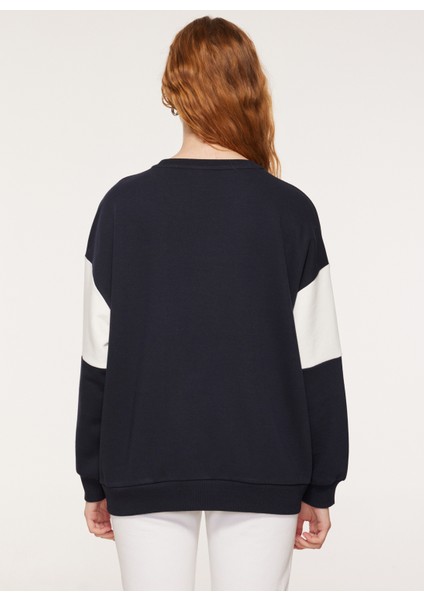 Bisiklet Yaka Nakışlı Lacivert Kadın Sweatshirt A3WL-SWT9 indirimleri