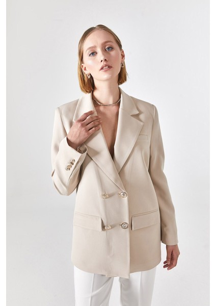 Jessica Oversize Metal Düğmeli Cep Detaylı Ceket Ekru modelleri