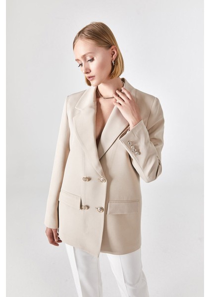 Jessica Oversize Metal Düğmeli Cep Detaylı Ceket Ekru fırsatları