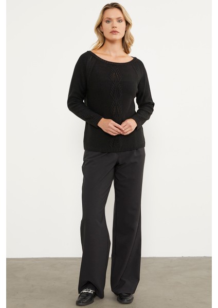 Kayık Yaka Motif Detaylı Triko Kazak - Siyah fiyatları