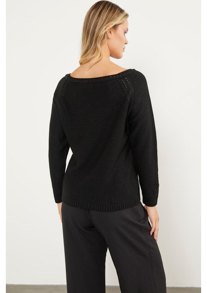 Kayık Yaka Motif Detaylı Triko Kazak - Siyah indirimleri