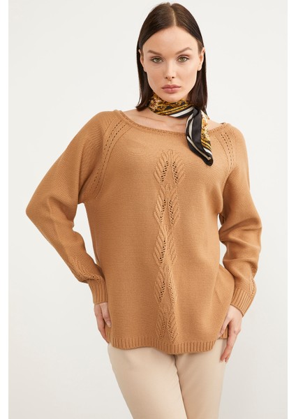 Kayık Yaka Motif Detaylı Triko Kazak - Kamel